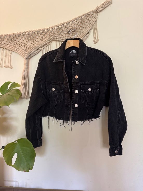 Zara Jackets & Blazers - Zara Black Cropped Denim Jacket with Frayed Hem